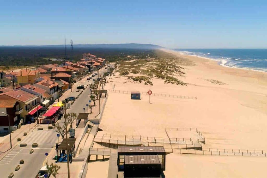 Moradia Alegre No Centro Da Vila Da Tocha. Экстерьер фото