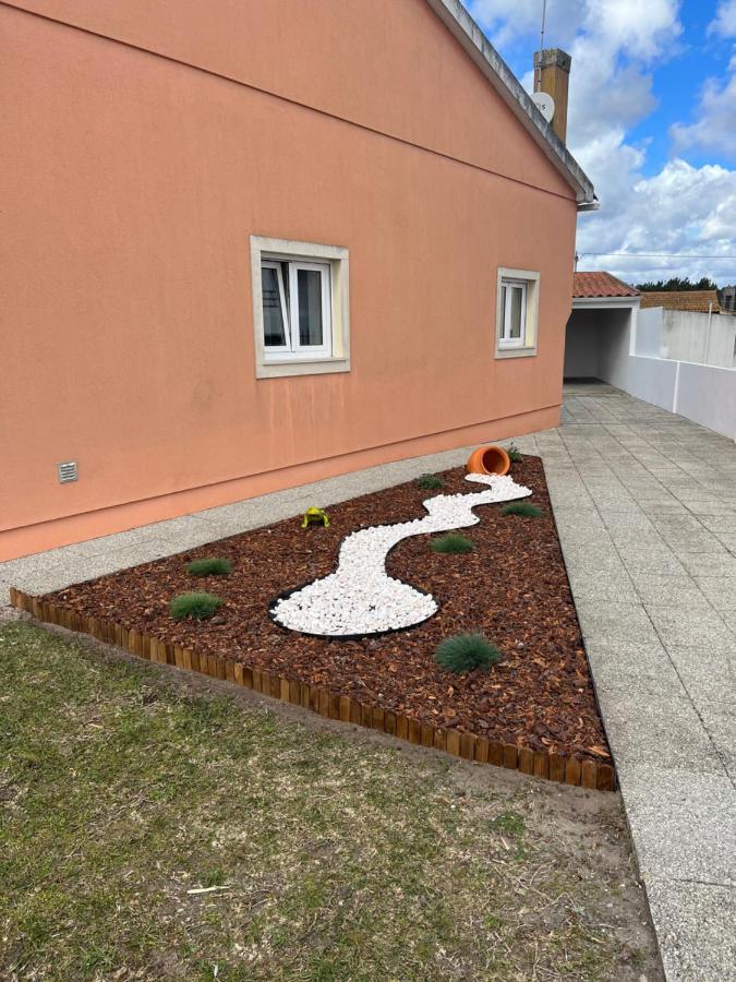 Moradia Alegre No Centro Da Vila Da Tocha. Экстерьер фото