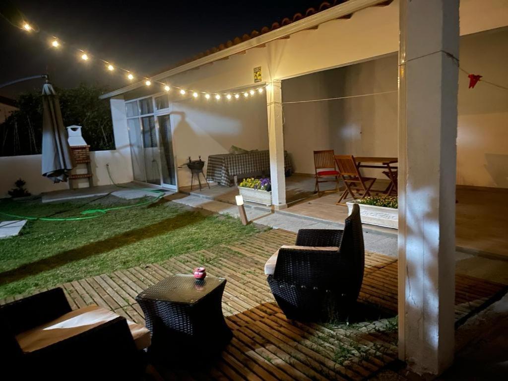 Moradia Alegre No Centro Da Vila Da Tocha. Экстерьер фото